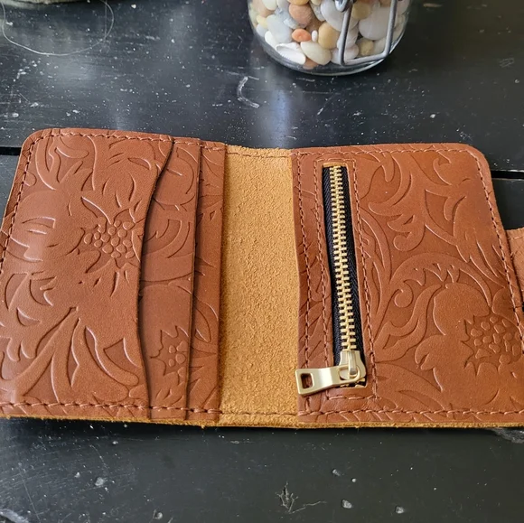 New Portland Leather Company Small Wallet Snap Zipper Tooled Medium Brown - Picture 5 of 9